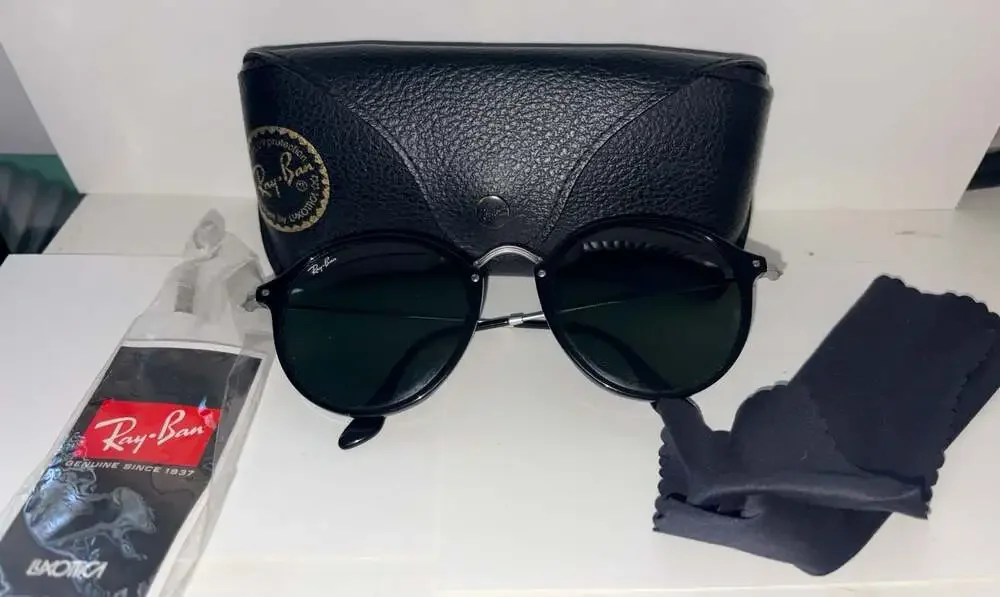 Ray-Ban RB2447 Round Fleck Sunglasses Black with case